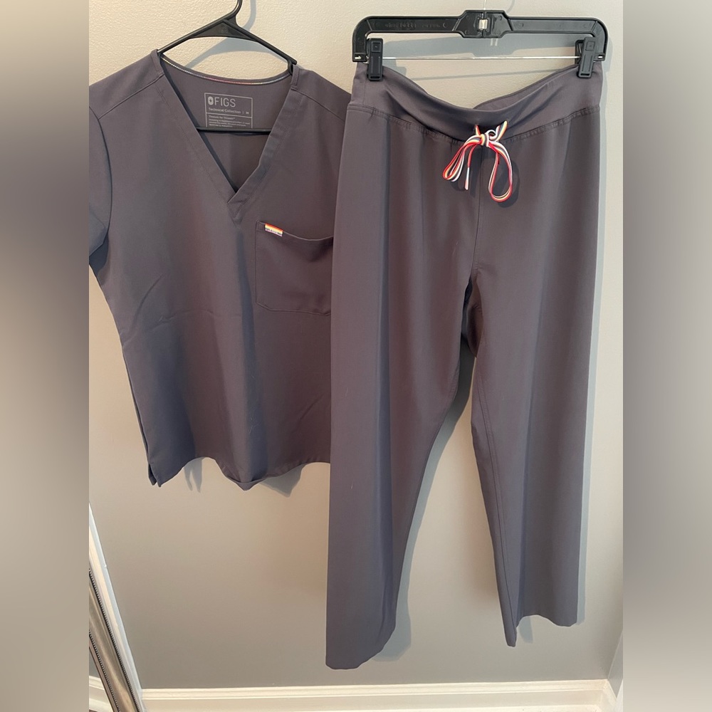 FIGS Livingston basic scrub pant size M